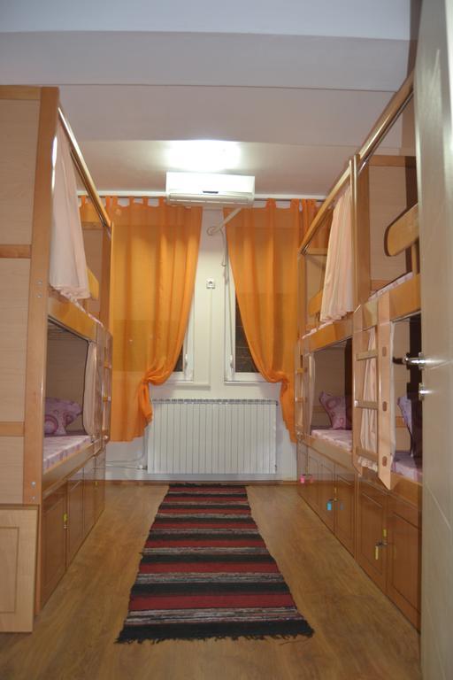 Hostel Valentin 2 Skopje Rum bild
