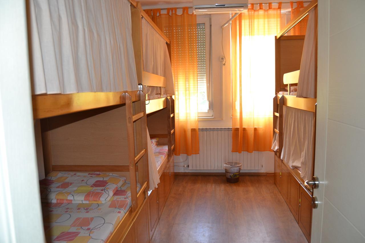 Hostel Valentin 2 Skopje Exteriör bild