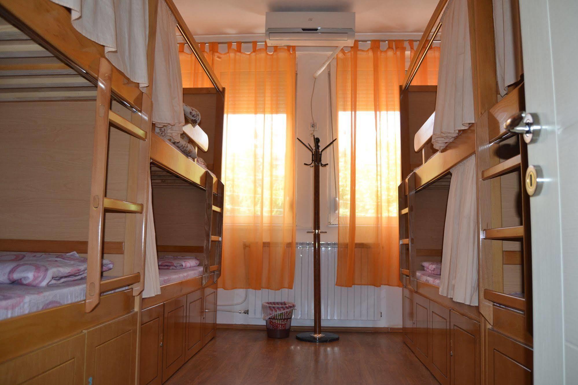 Hostel Valentin 2 Skopje Exteriör bild