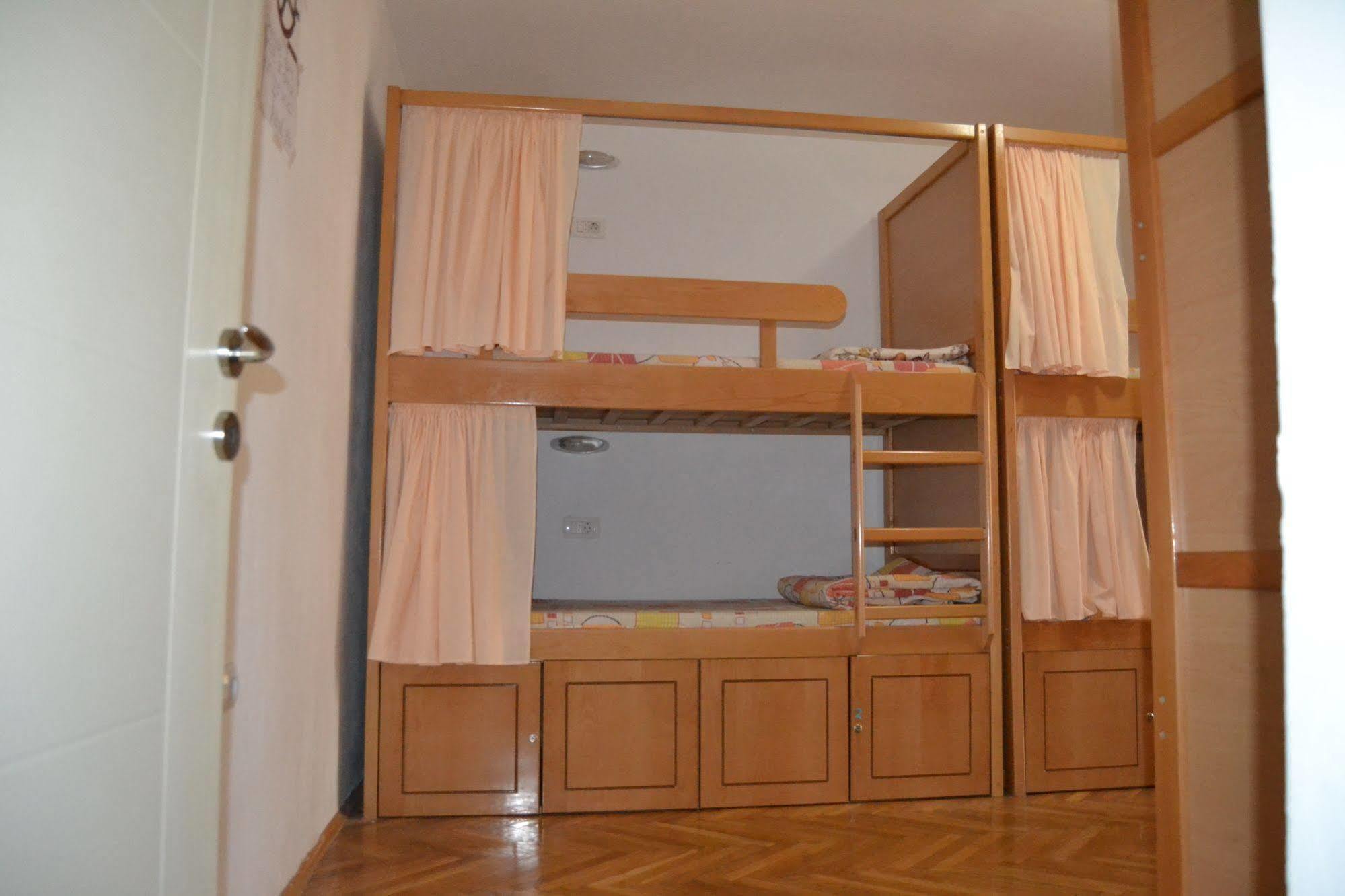 Hostel Valentin 2 Skopje Exteriör bild