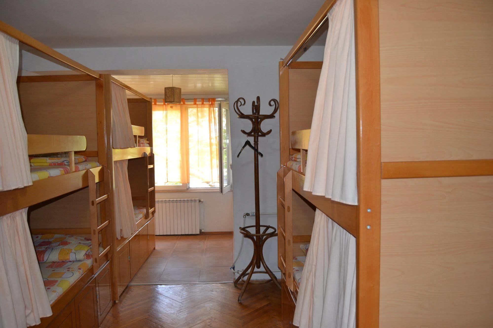 Hostel Valentin 2 Skopje Exteriör bild