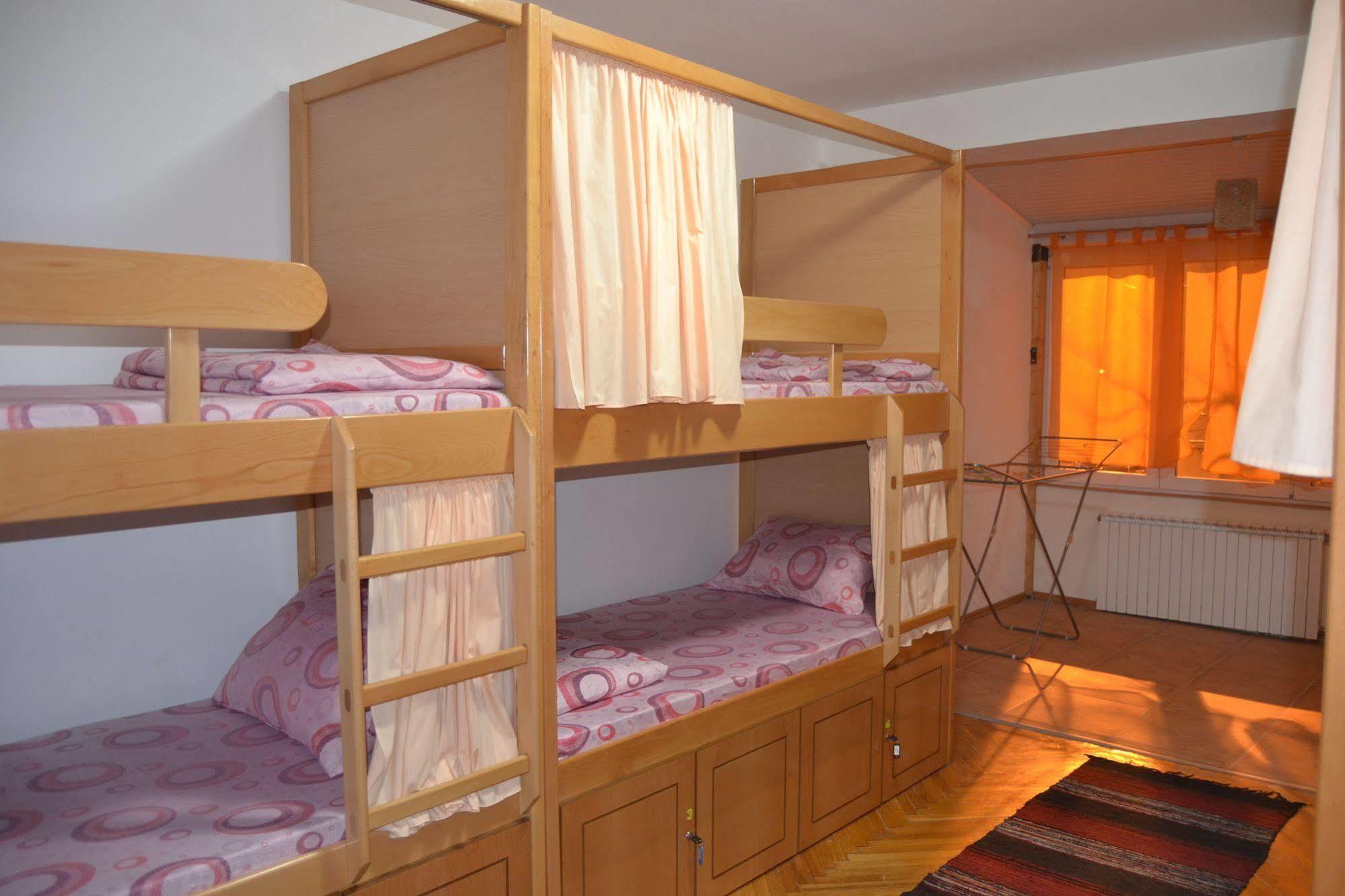 Hostel Valentin 2 Skopje Exteriör bild