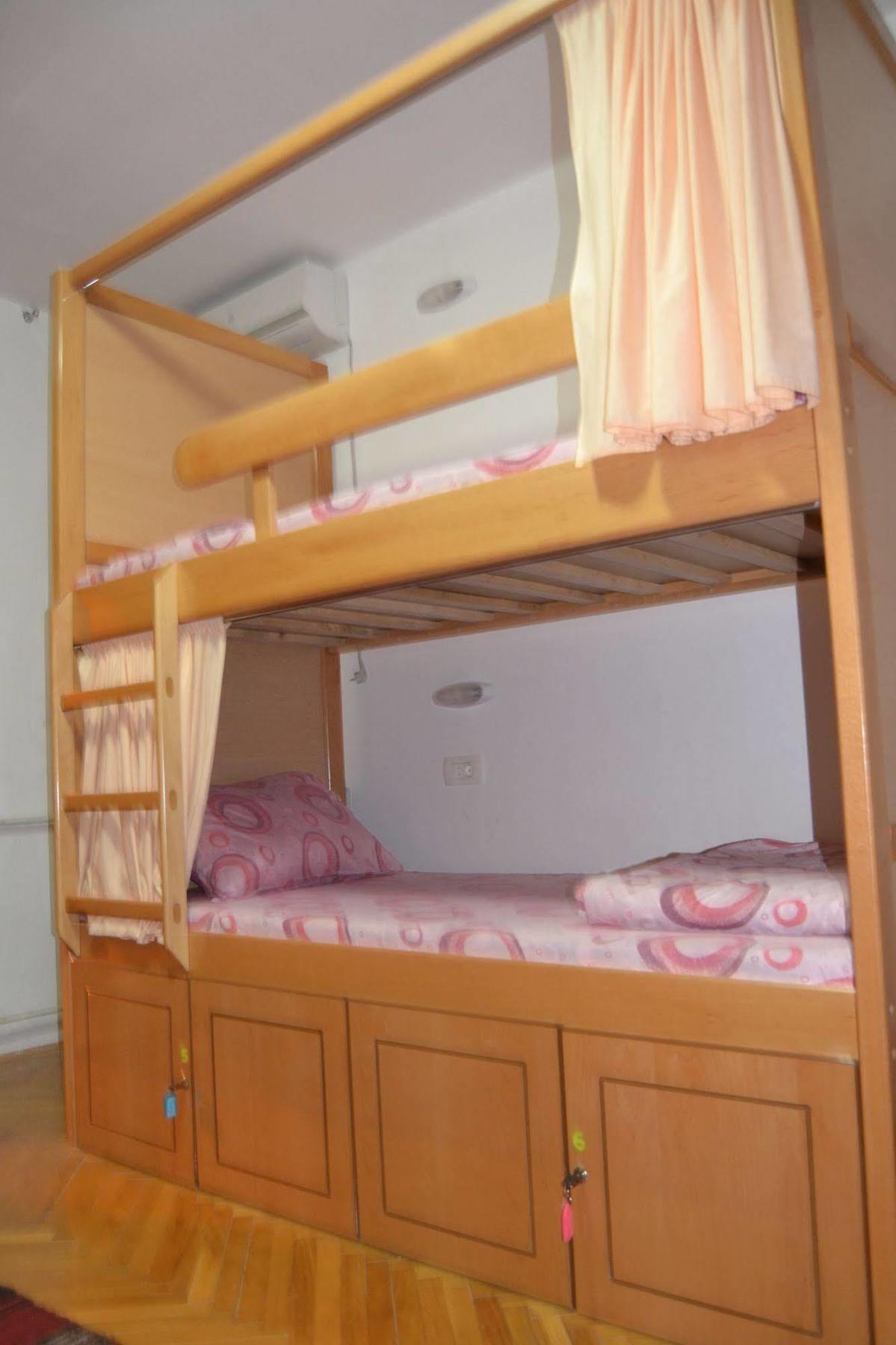 Hostel Valentin 2 Skopje Exteriör bild